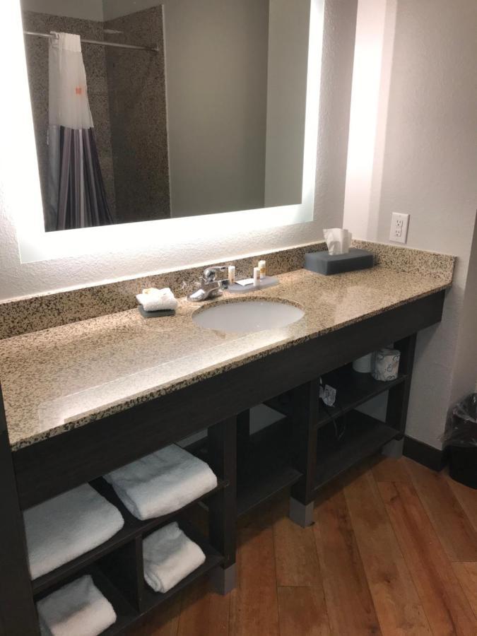 La Quinta By Wyndham Mall Hotel