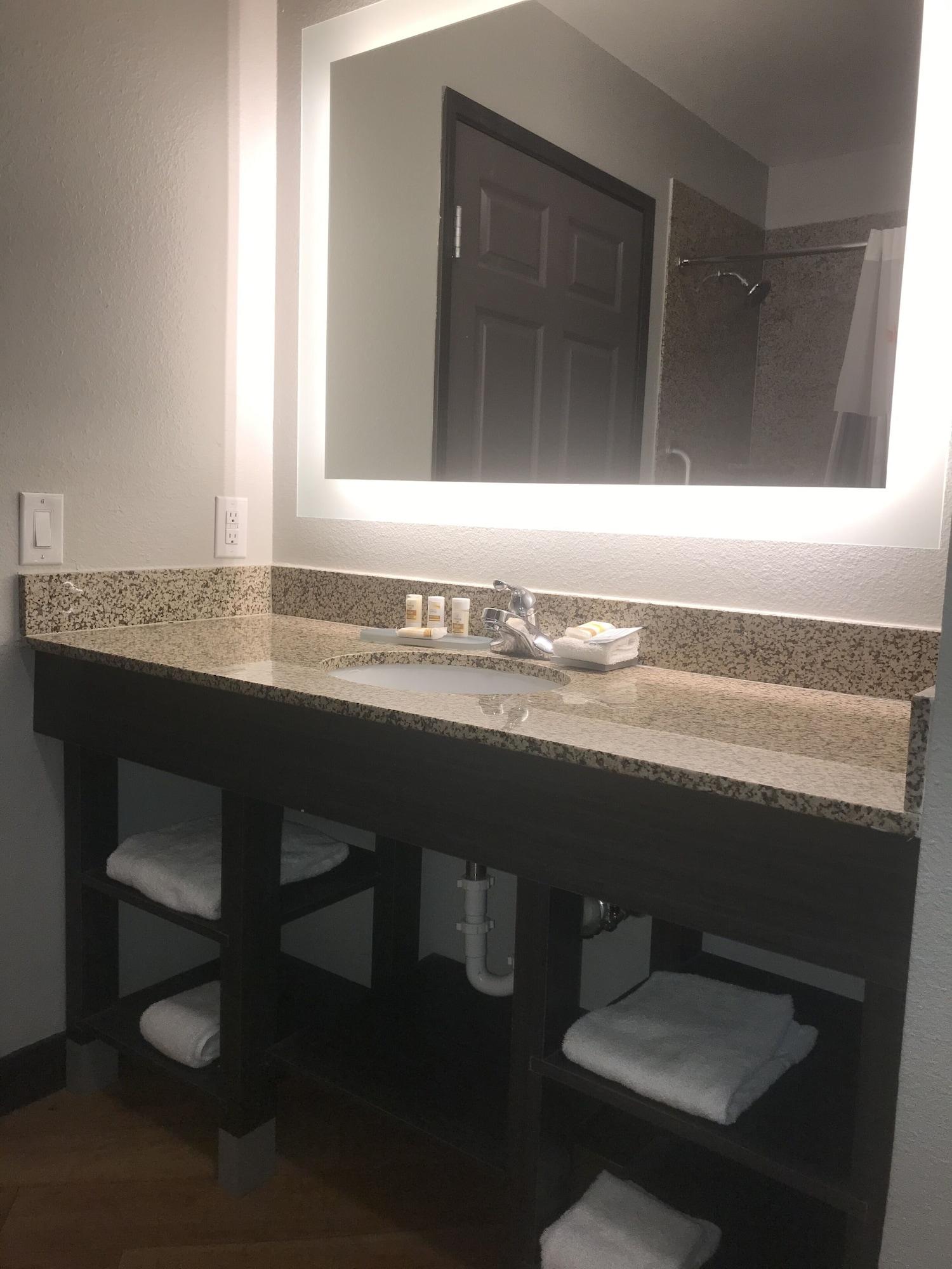 Hotel La Quinta By Wyndham Mall